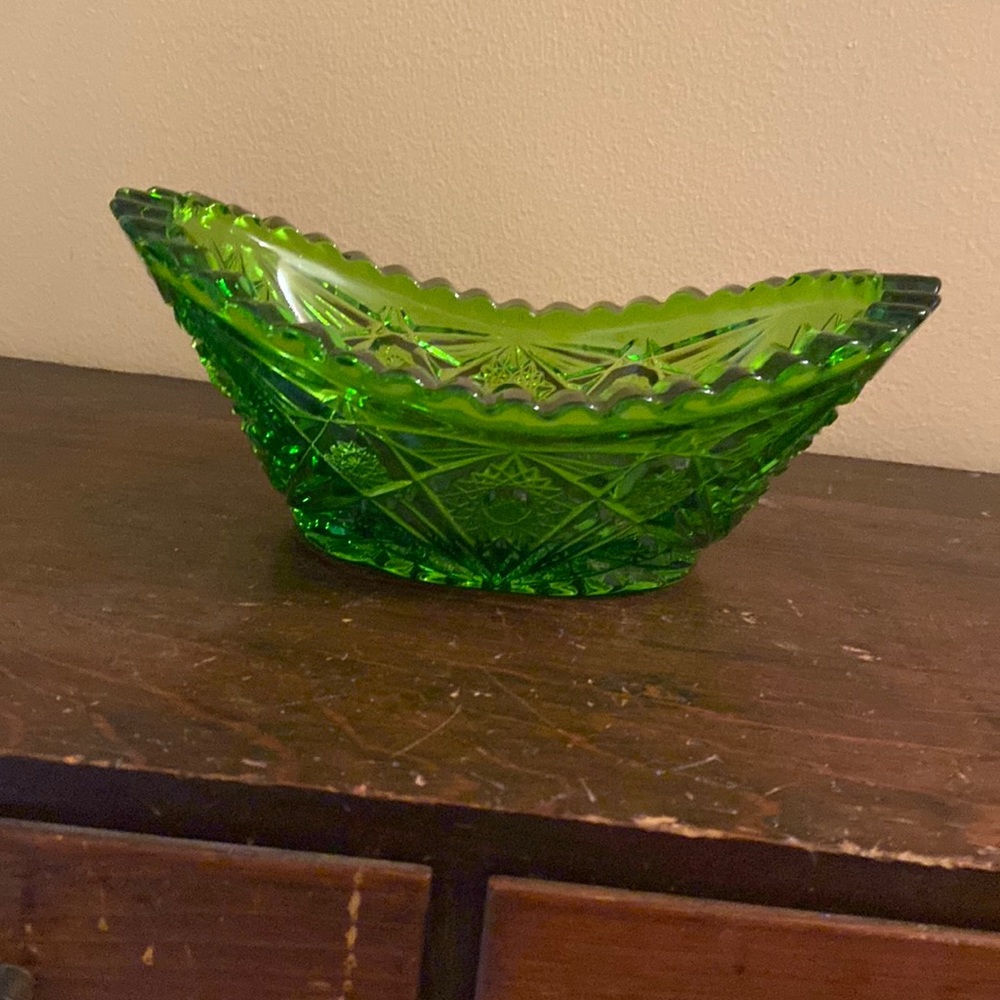 Glass Hobstar Emerald Green Oval Bowl Smith type pattern